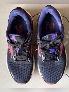 Brooks Women’s Adrenaline GTS 22 Runner